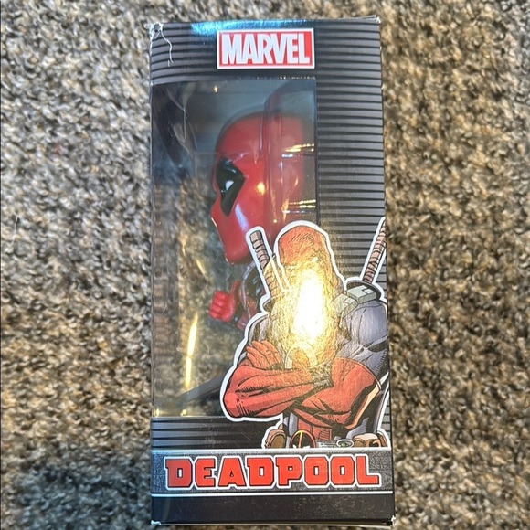 Marvel Deadpool Wacky Wobbler Bobblehead - Picture 3 of 6